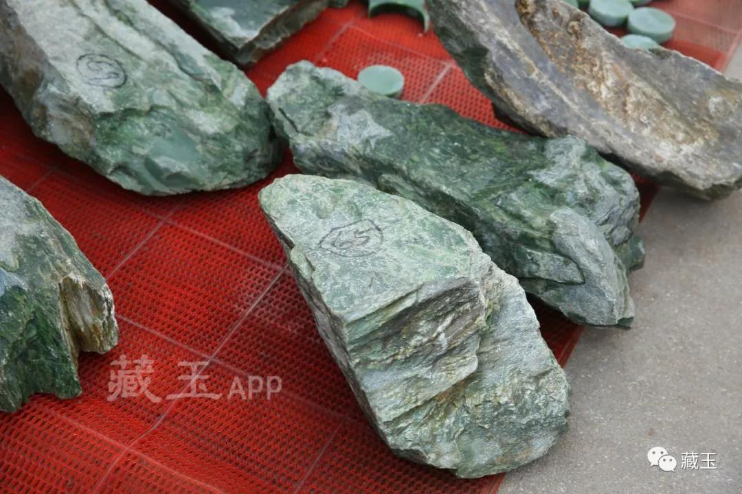 疯狂涨价岫岩玉石,疯狂的翡翠行情