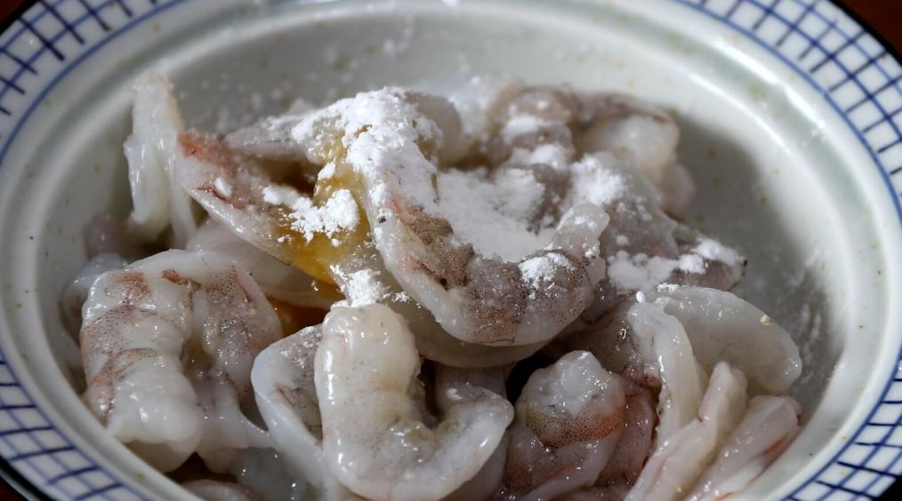 莴笋西葫芦尖椒和虾仁能一起炒,莴笋炒山药虾仁的家常做法视频