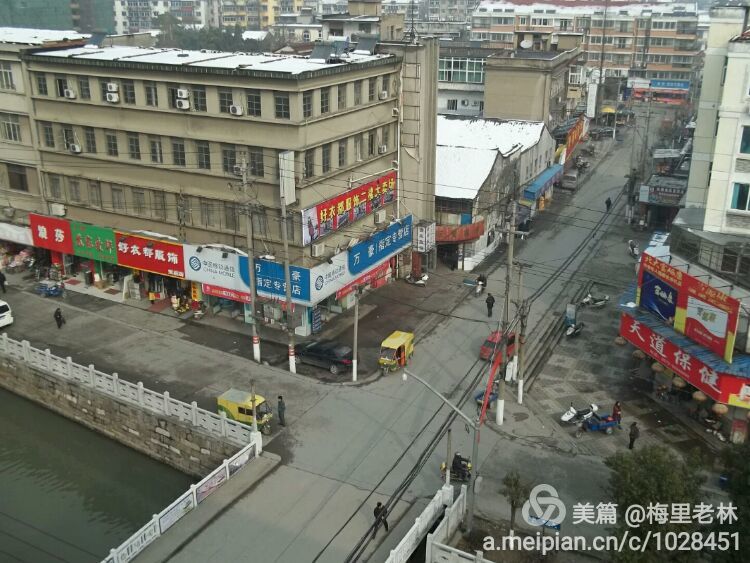 王店古称梅里，始建于五代后晋天福年间，距今有1000多年（2）。
