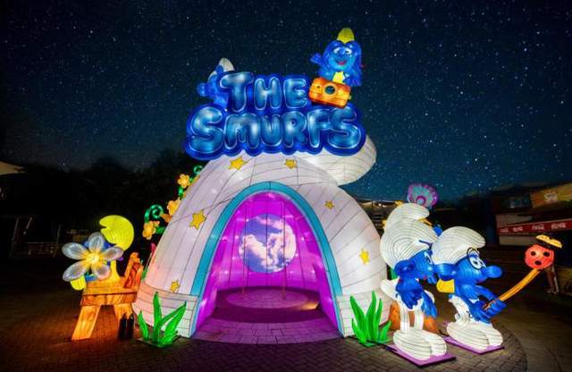 成都欢乐谷圣诞跨年季浪漫来袭，蓝精灵温暖冬日，开启欢乐不眠夜