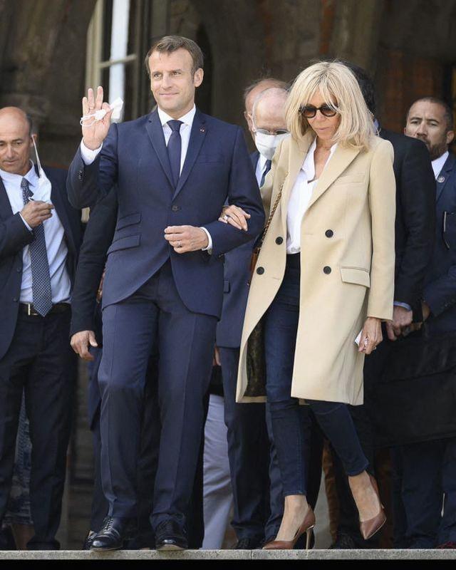 布丽吉特久违亮相,法国总统马克龙和妻子布丽吉特