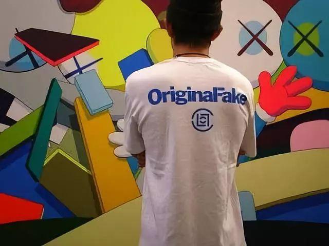 优衣库发售kaws联名款引发疯抢,优衣库uniqloxkaws的新联名