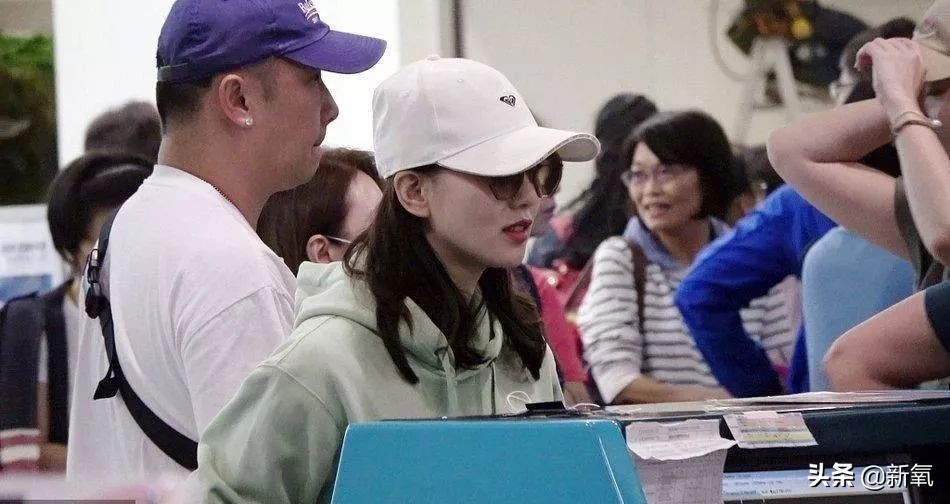 芭莎慈善夜雷佳音的头是1.5个肖战的头、2个刘诗诗的头，太犀利了