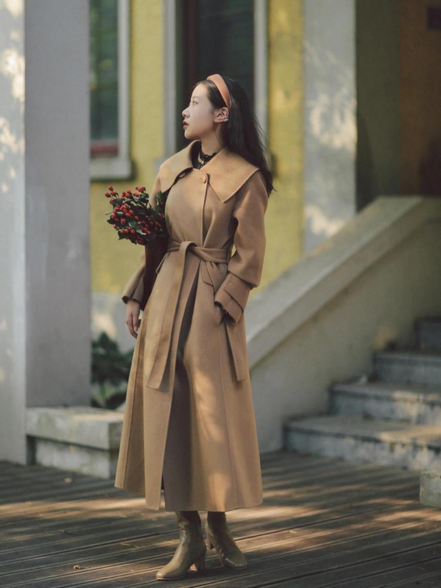 大衣裙子冬天绝配,大衣配什么裙子冬天穿好看