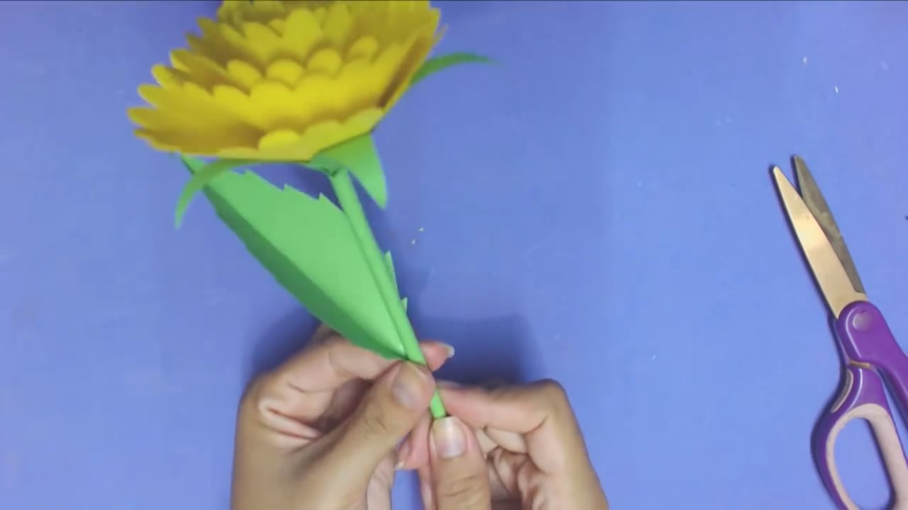 送给妈妈的用剪纸做的花朵手工,剪纸花朵制作教程步骤图解