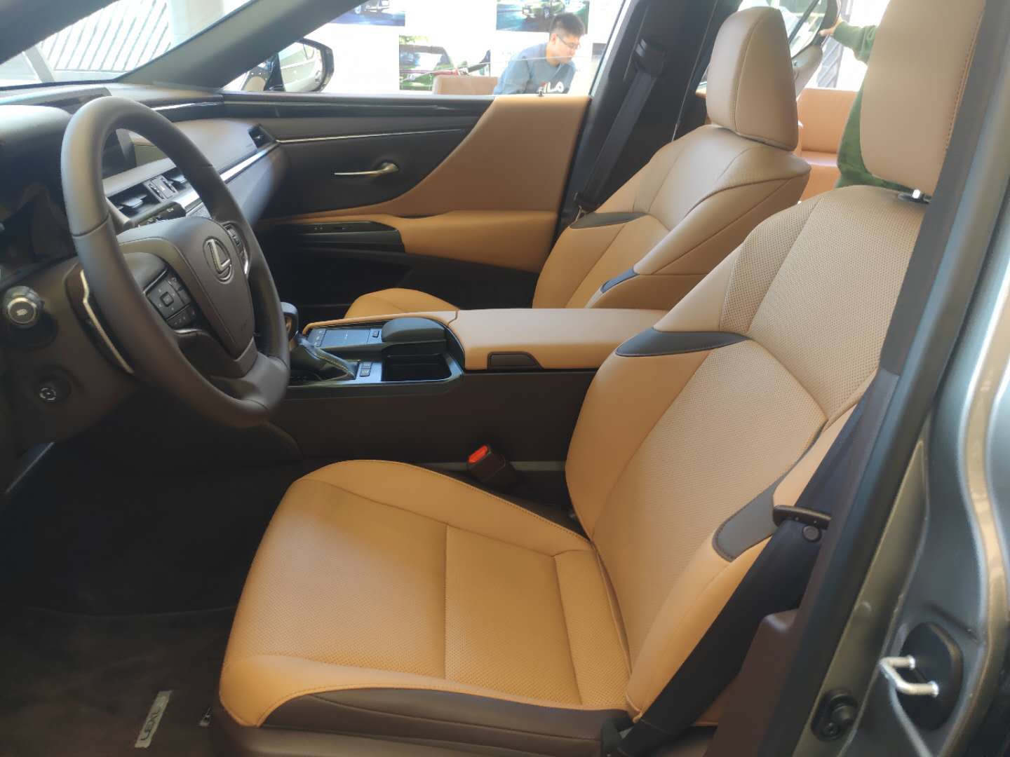 这才是豪车该有的样子,雷克萨斯es200可以做滴滴豪华车吗