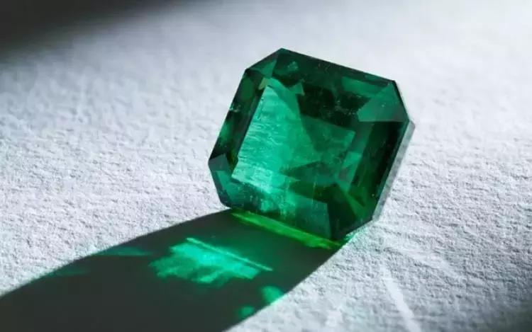 真正的祖母绿,遇见这样的石头千万别扔