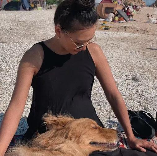 怀孕了，就把狗扔了吧，多脏啊