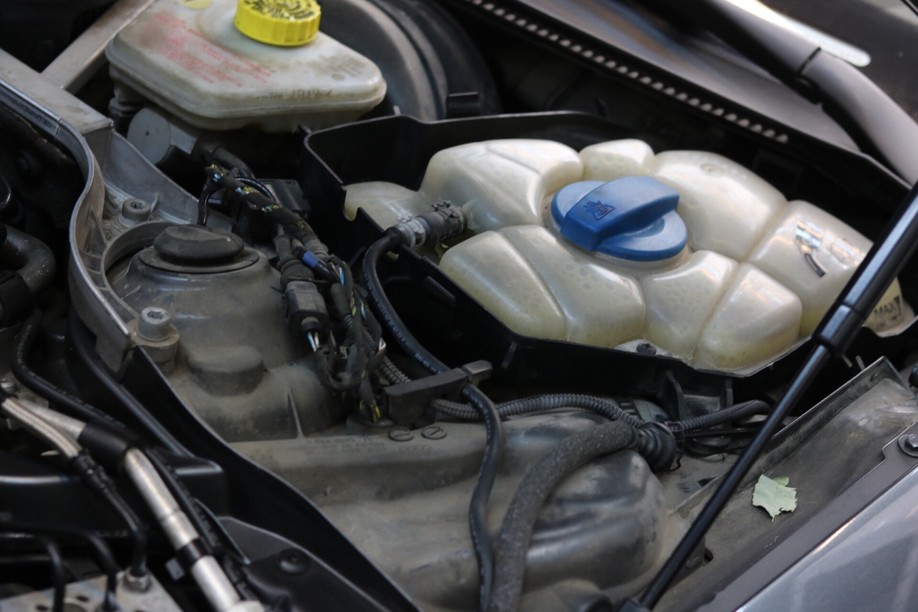 怪兽修车：修复一辆09年西装暴徒奥迪S8，当年售价200多万