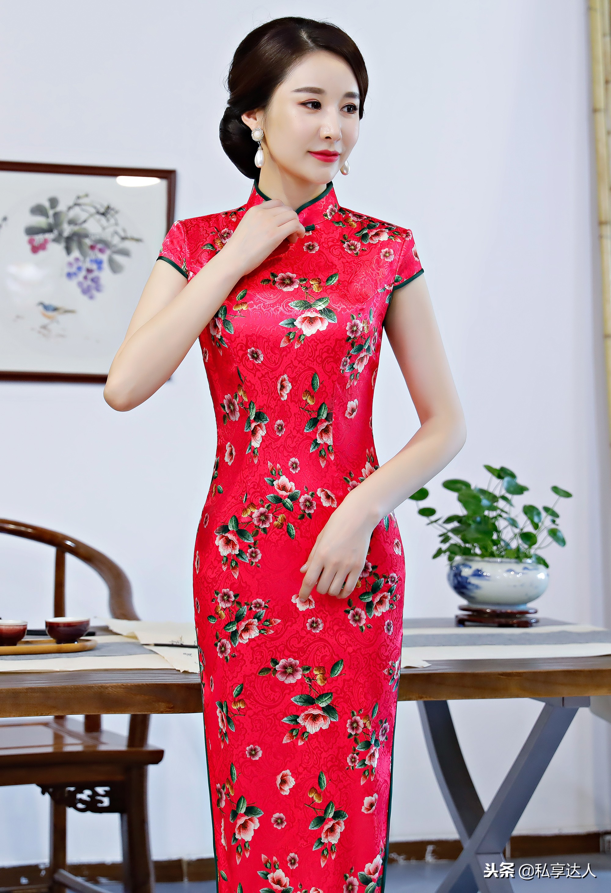 旗袍长款裙洋气高端,旗袍裙显出女性的温柔