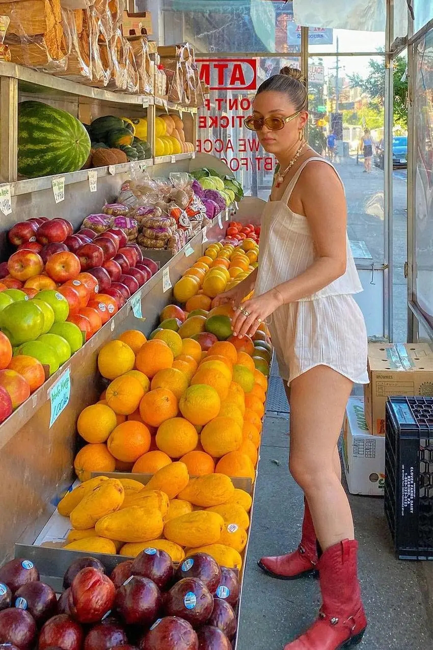 长靴配短裤奇怪穿搭,长靴配短裤怎么穿搭才好看