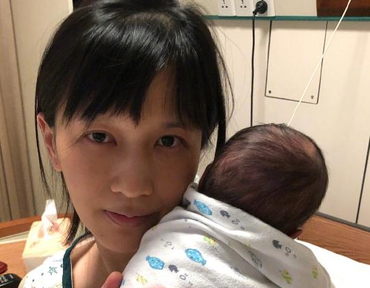 papi酱事件中的极端女权主义,papi酱孩子随父姓引争议你怎么看