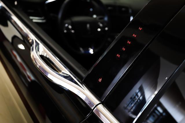 没白等！纯进口+30向电动调节，3.0T榨378匹，新一代“黑马王”