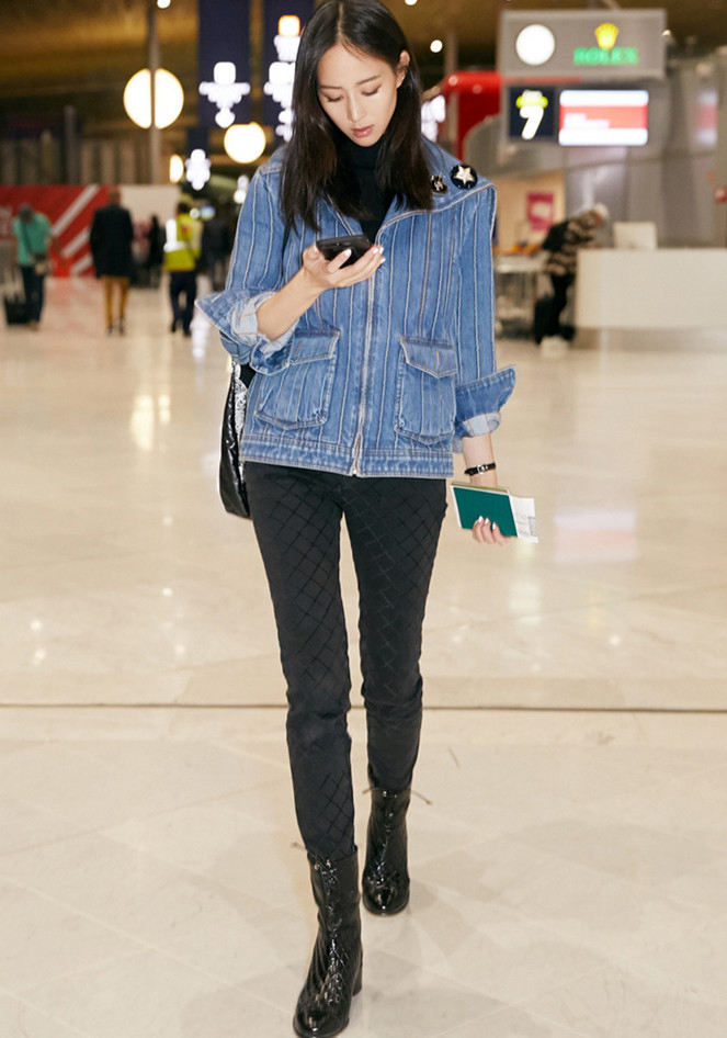 张钧甯黑色皮裙搭配飒爽短发,张钧甯皮衣配什么裤子