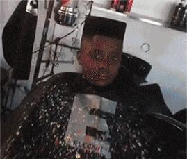 搞笑gif铁砂掌,铁砂掌传人一掌劈开十块砖头