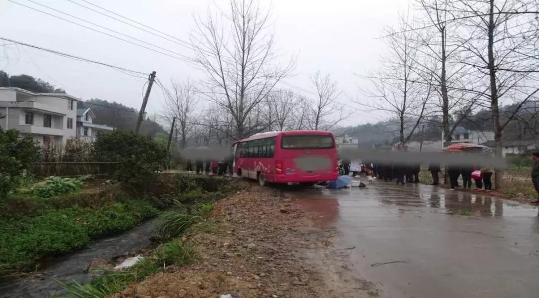 遂川交警深入驾校为开班新学员送上交通安全课！