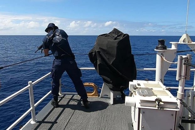 美海岸警卫队登上中国渔船,美海岸警卫队炮舰