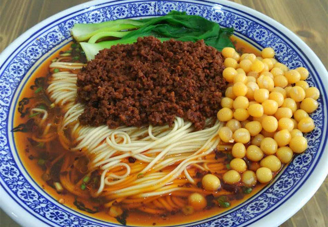 煮面条面条成团怎么补救,煮面条粘成一坨怎么吃