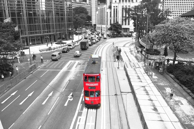 世界将我包围下一句,世界将我包围演唱