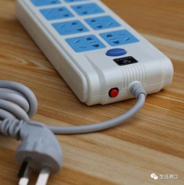 插排上有个红色按钮没事不要乱按听电工一解释才知道用处很大