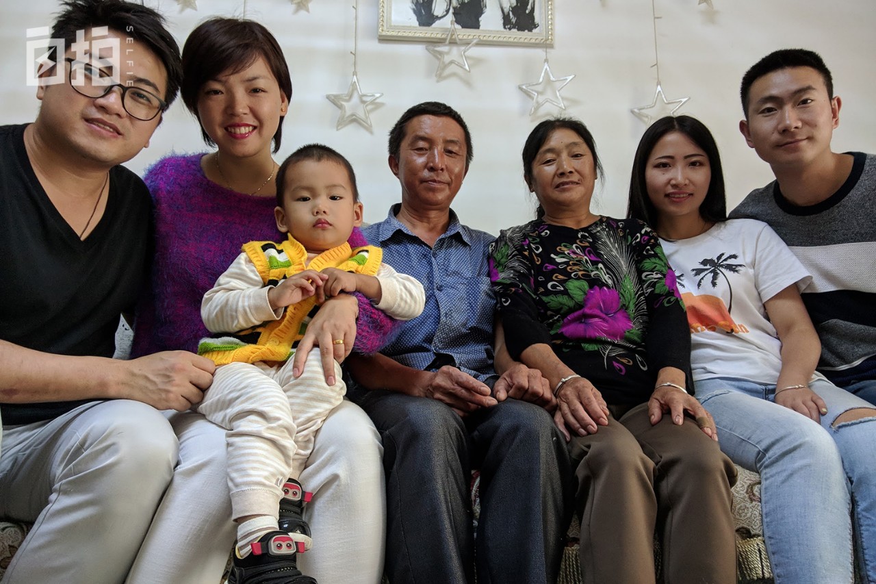 21岁失去两位亲人,21岁少年失去双亲