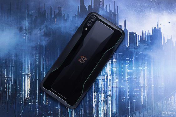 小米黑鲨手机开起烧鸡模式极限性能跑分秒破40万!