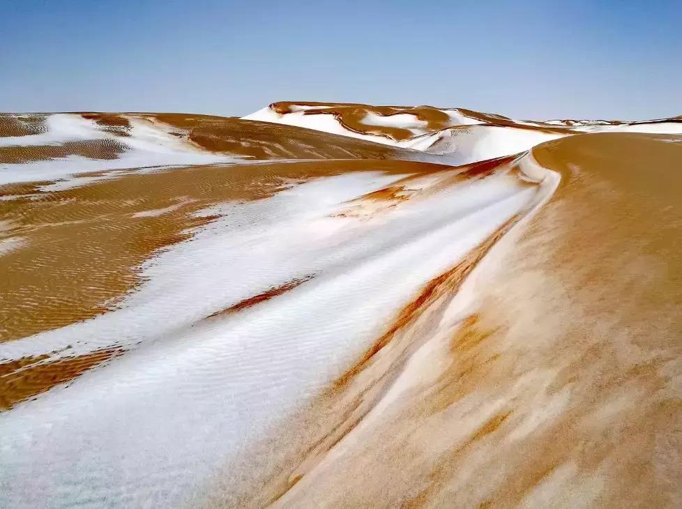把泳池搬进沙漠，圈黄河做庭院，一个男人的西部世界，可以有多野