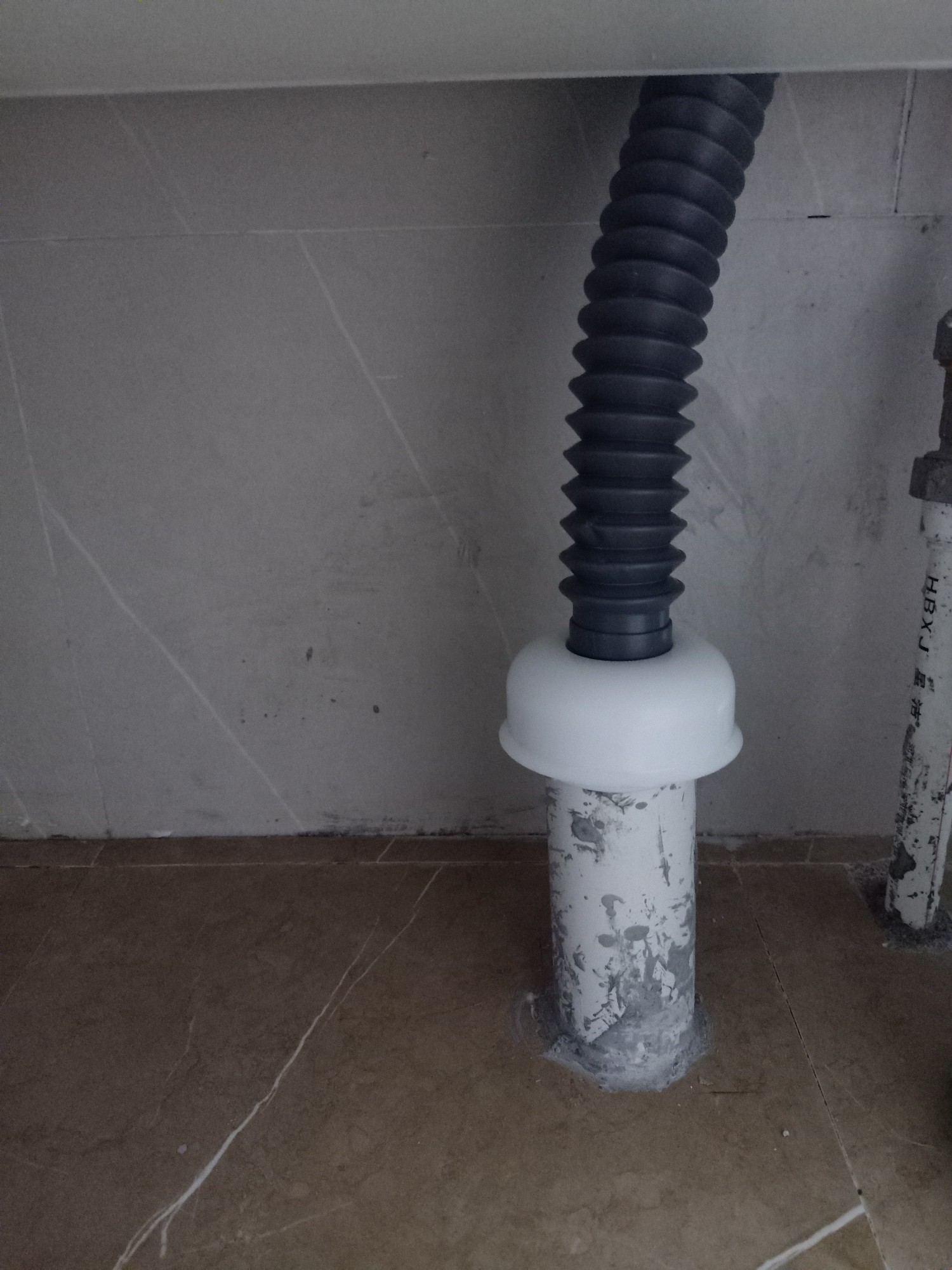 洗衣机排水管能插在地漏吗,洗衣机排水管能不能放在下水道里