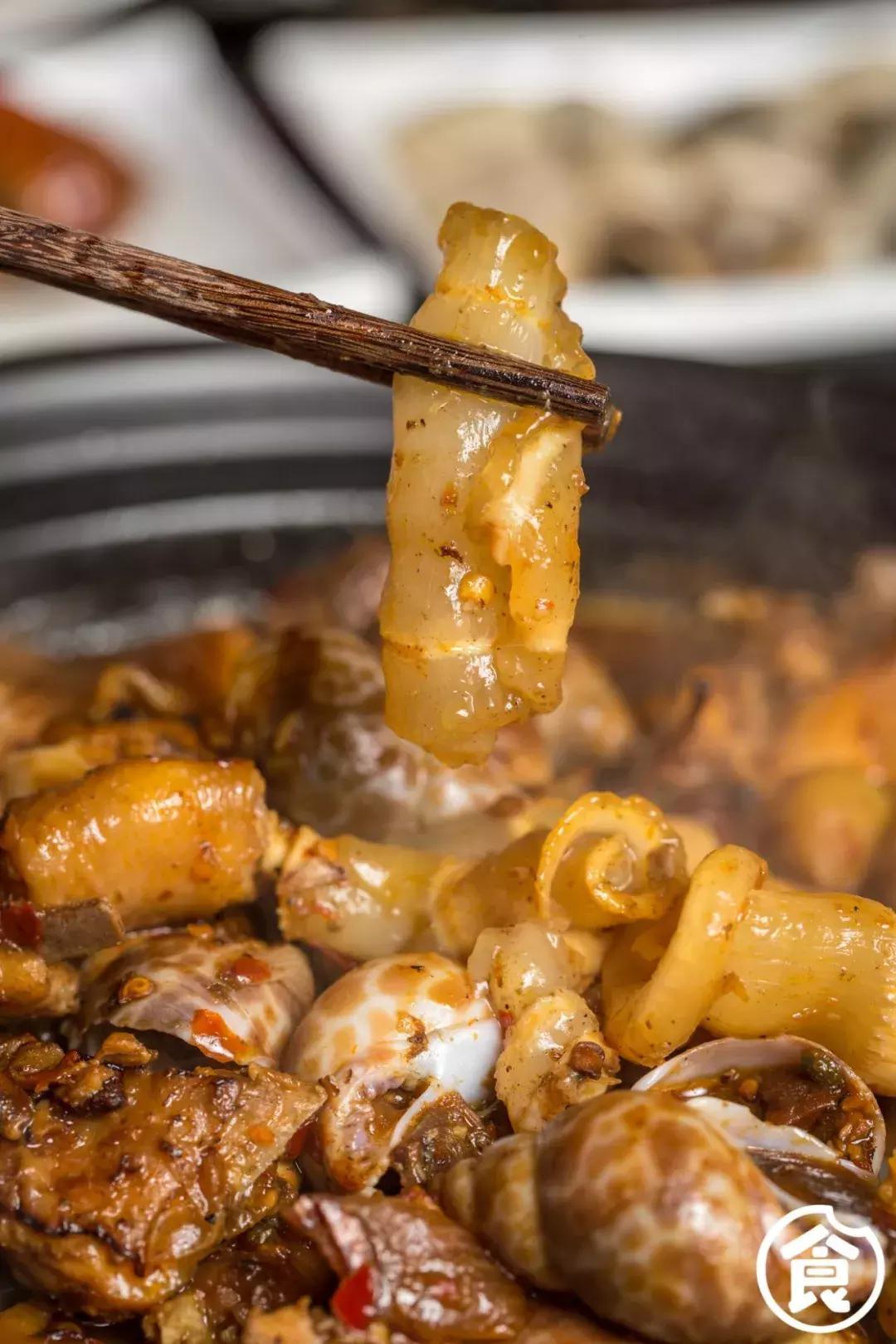 桥东爆出一锅「豪华花胶鸡」排队也要吃！还藏着一个海鲜市集