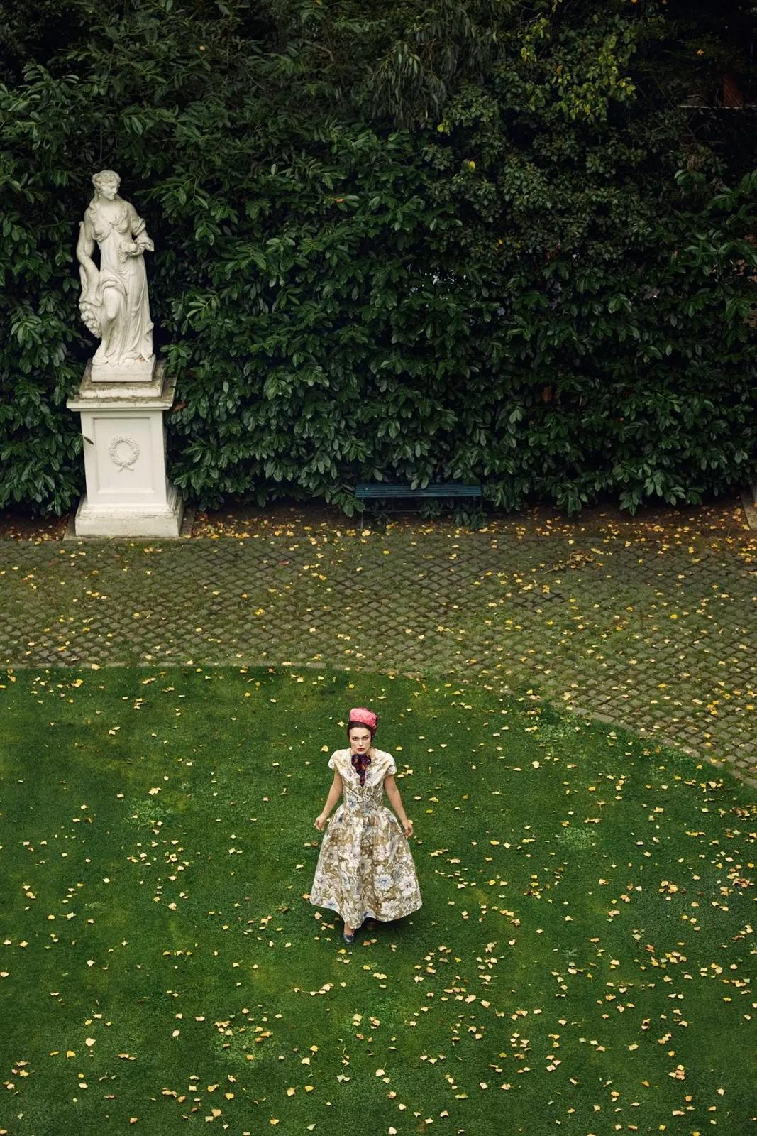 在家也穿正装,在家也天天穿校服