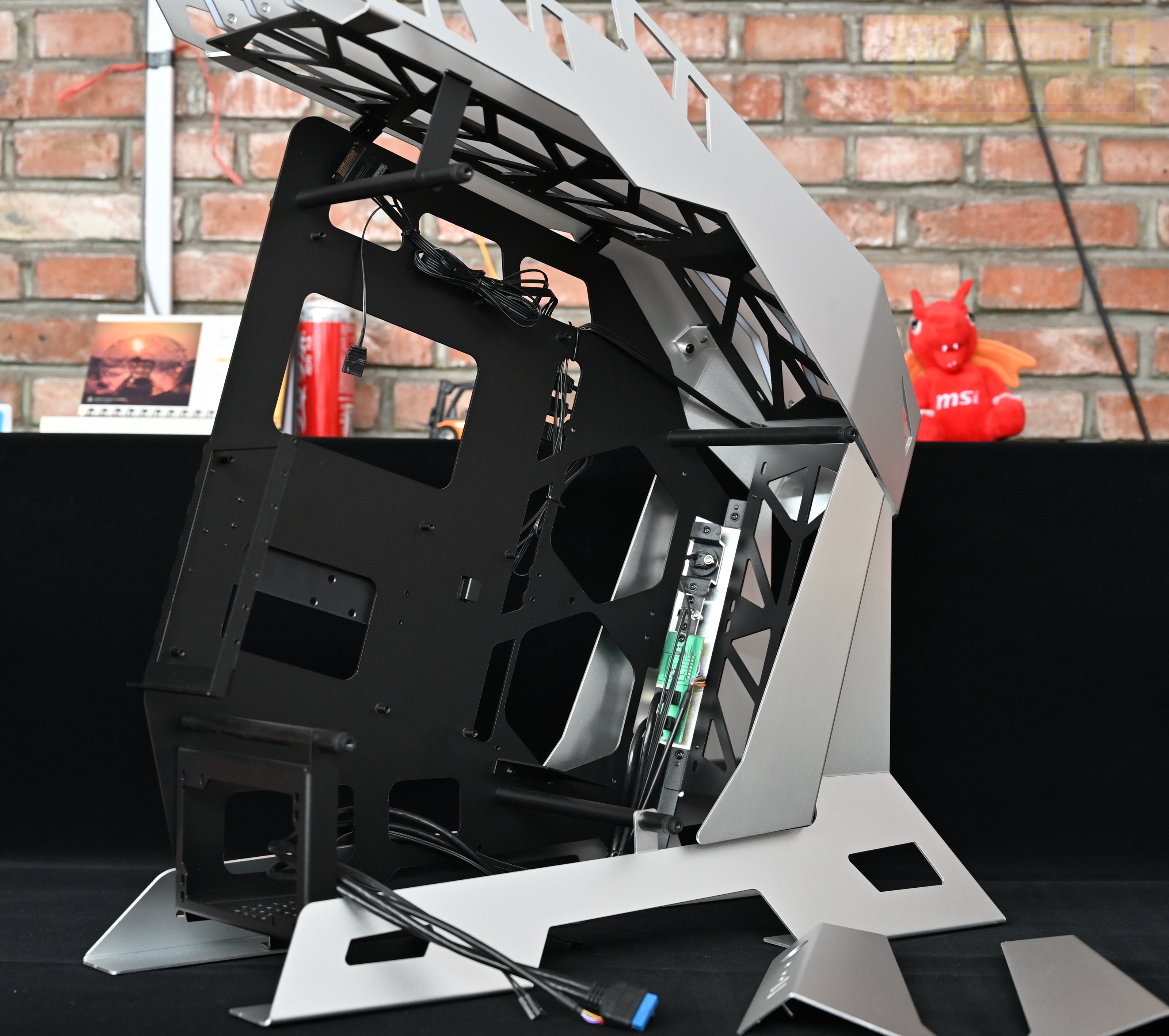 铁血战士机箱测评,大水牛铁血战士机箱分体水冷