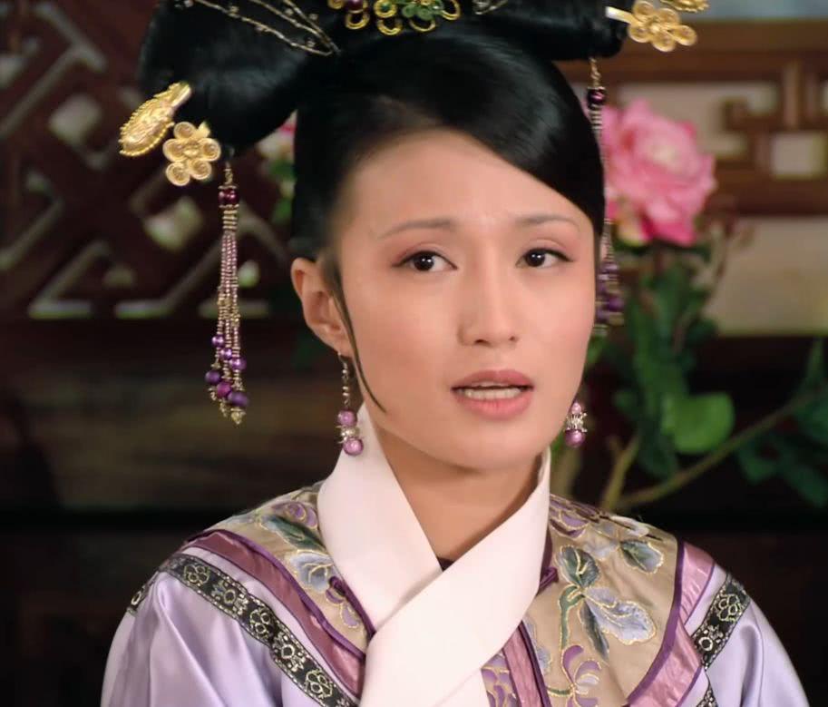 甄嬛传莞莞一开始封的是不是熹妃,为何莞妃和熹妃同个头冠