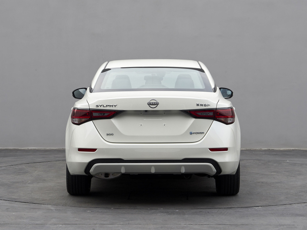 日产轩逸家用省油代步车,日产轩逸适合中年人开吗