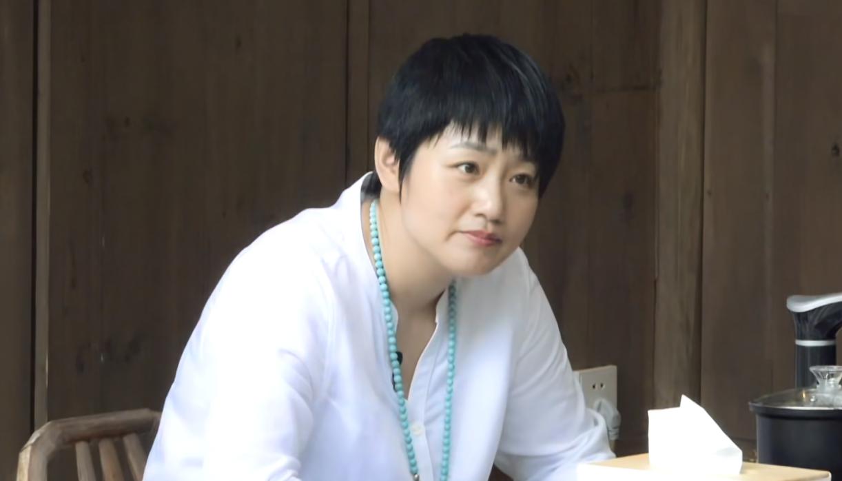 20岁嫁给于谦，做了20年的全职太太，大哥背后的女人真苦