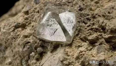 閽荤煶涔嬬編鍦ㄤ簬姘告亽,閽荤煶鍘熺煶琛ㄩ潰鐗瑰緛