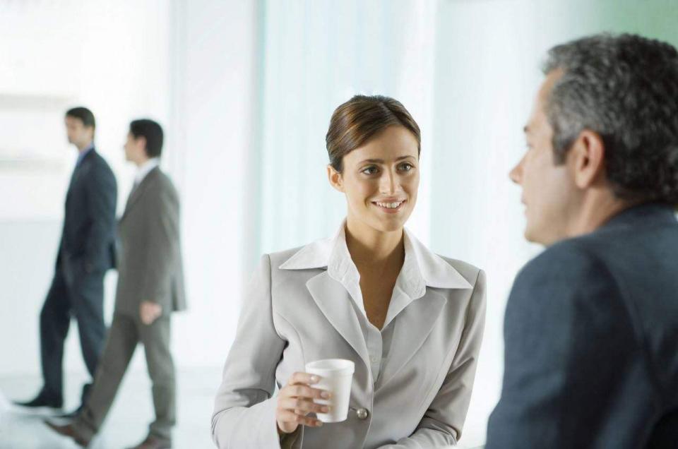 同事背后说你坏话如何高情商应对,同事总在背后说我坏话我该怎么办