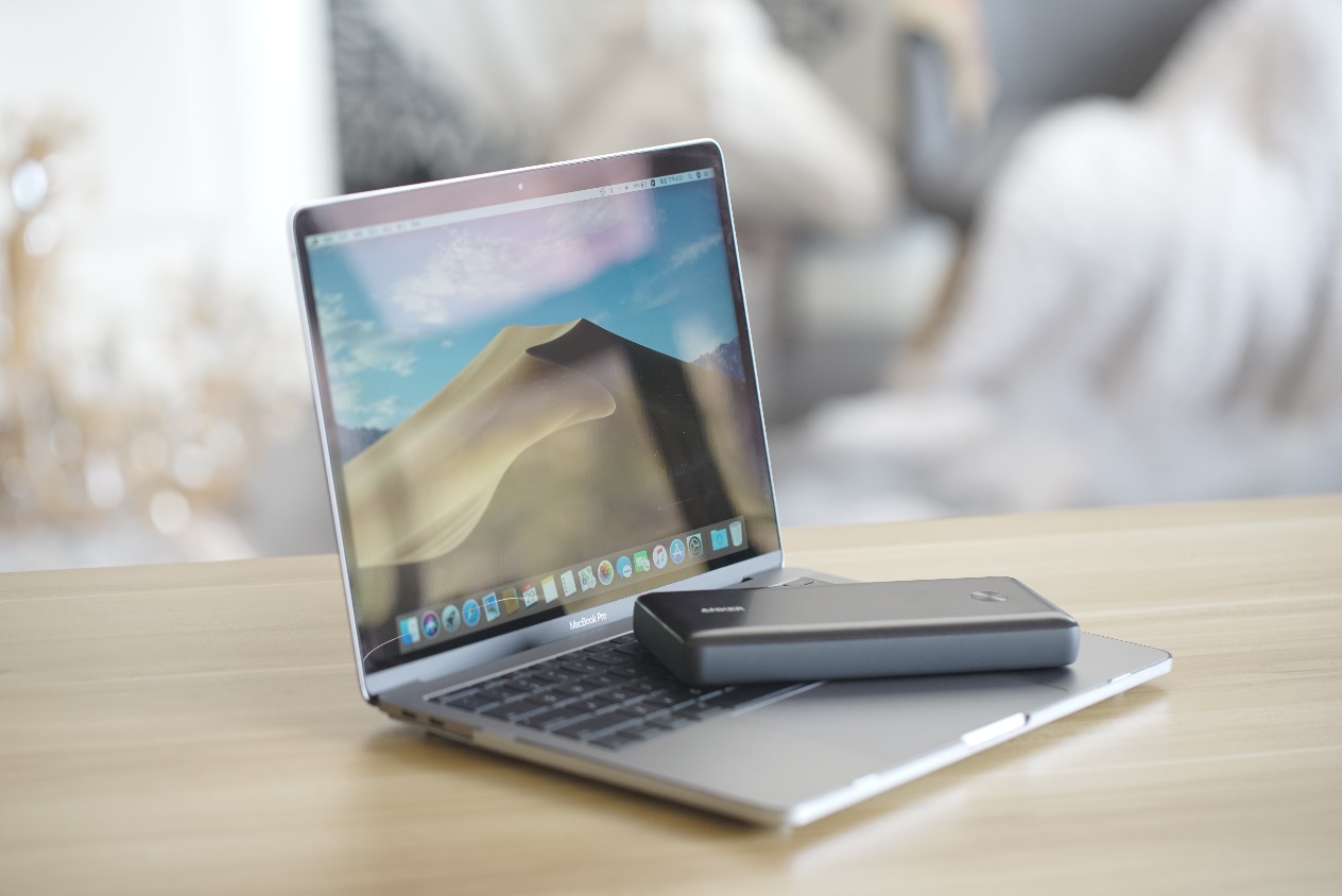 anker10000毫安移动电源评测,为笔记本电脑充电的电池