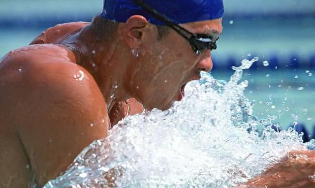 游泳不仅能锻炼身体还能保护自己,为什么游泳动作可以强身健体