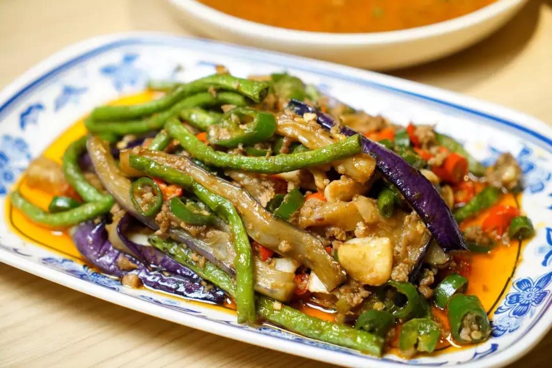 9元特价菜道道都是贵阳味，一周不重样别怪我把你吃成食堂