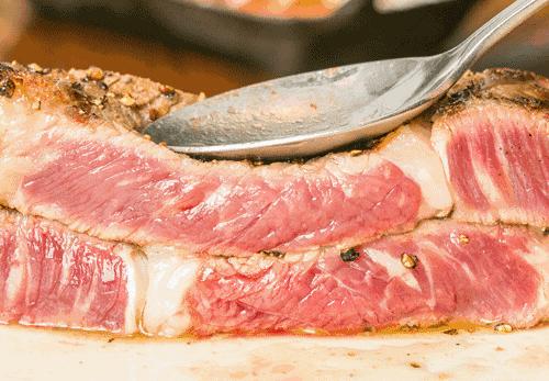 五成熟牛排切开会有血水,原切牛排有血水可以吃吗