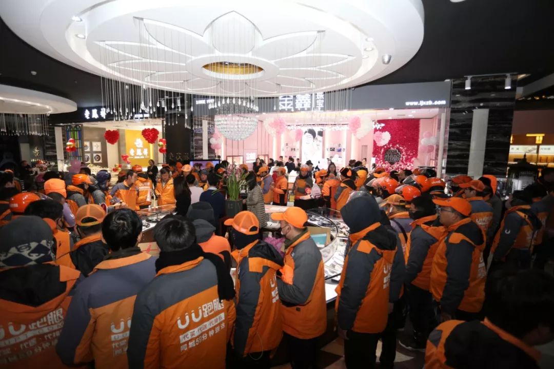 金鑫珠宝郑州永和铂爵店亮相,引数百名跑男排队代购