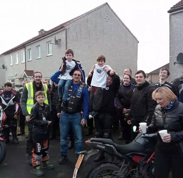 缇庡浗琚牎鍥鍑岀殑瀛╁瓙,缇庡浗鐢峰鏍″洯娆哄噷