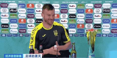 c罗被扔可口可乐视频,c罗被可口可乐移开