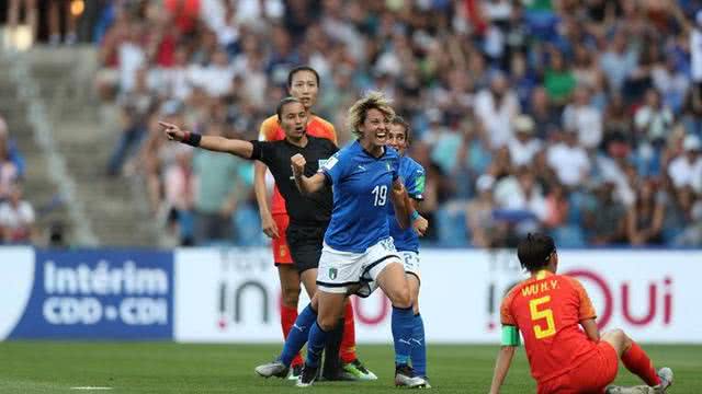 中国女足被处罚,中国女足球员被犯规