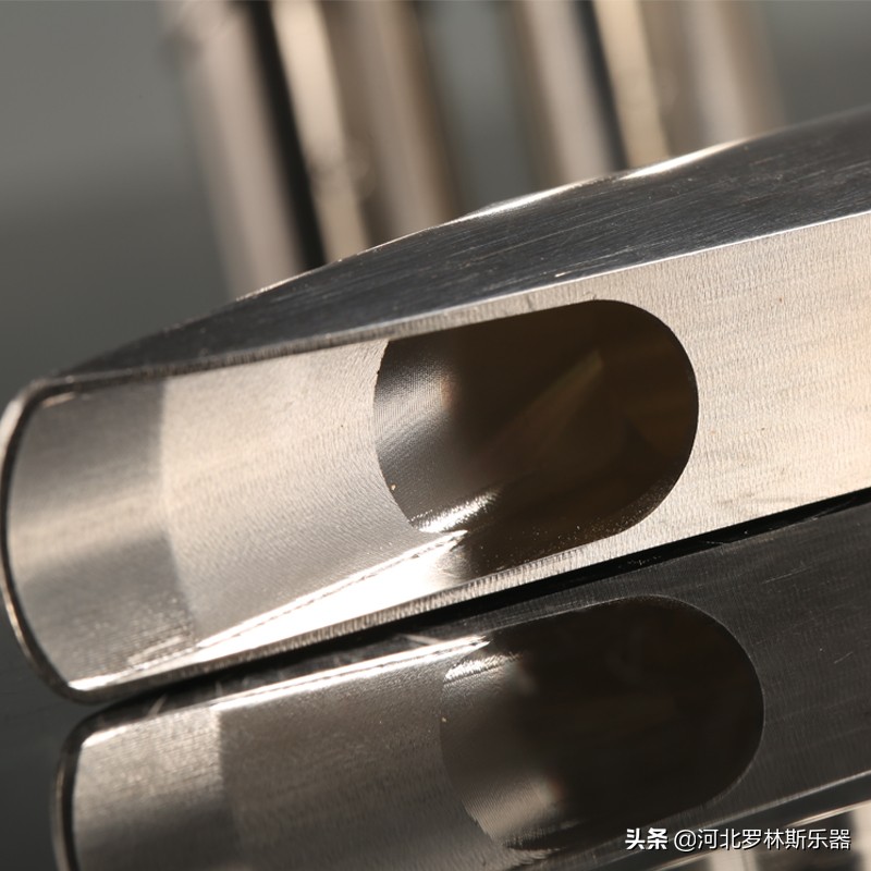 萨克斯自带笛头都不大好吹吗,萨克斯吹三个月就要换笛头吗