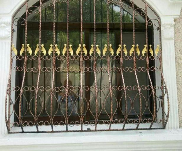 落地窗防盗网有多丑,防盗网怎样装才能又有阳光不漏水