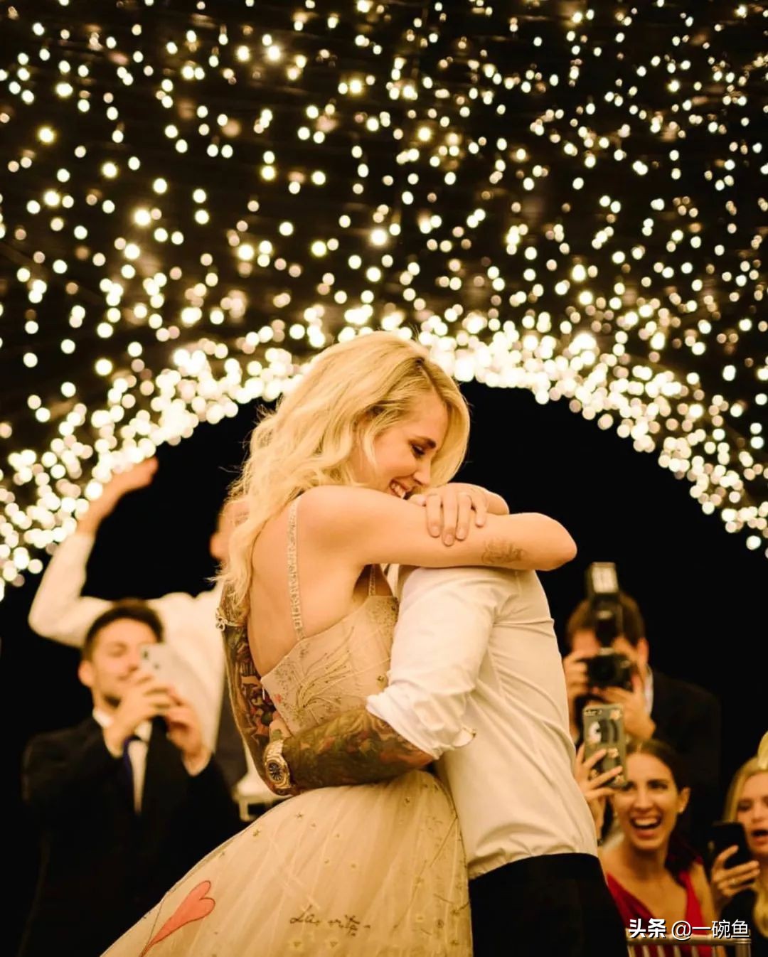 她实现了九亿少女梦寐的婚礼后,带着钻戒来了!酸哭了