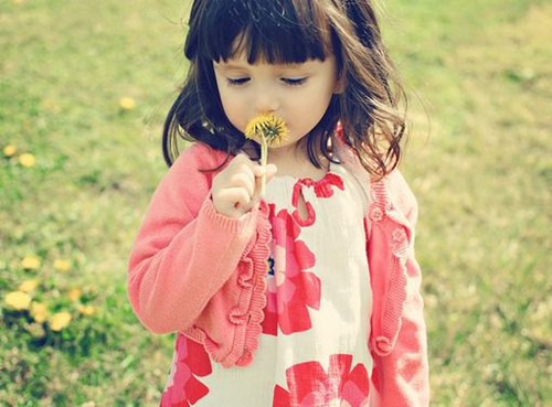 巴拉巴拉童装与班尼路童装哪个好,巴拉巴拉童装品牌介绍及定位