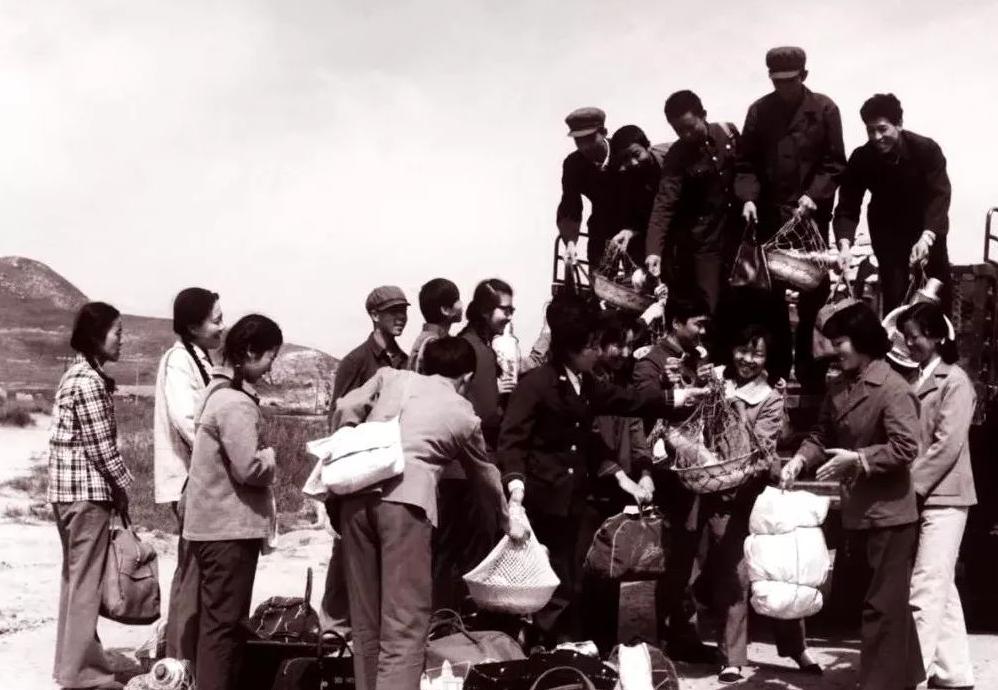 首颗原*弹子**基地的唯一私照：四位来自上海的姑娘，后来发展怎样？