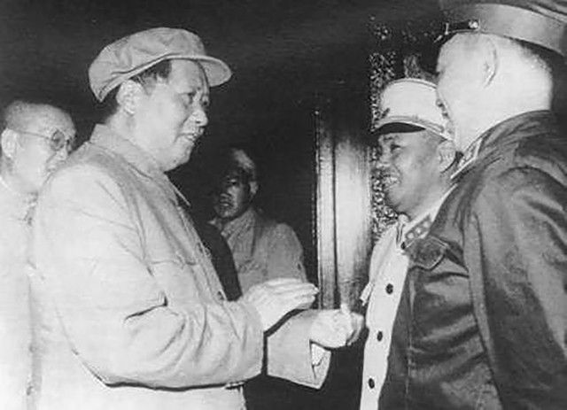 毛主席劝*世友许**读3遍《红楼梦》：你只讲打仗，你以后搞点文学吧